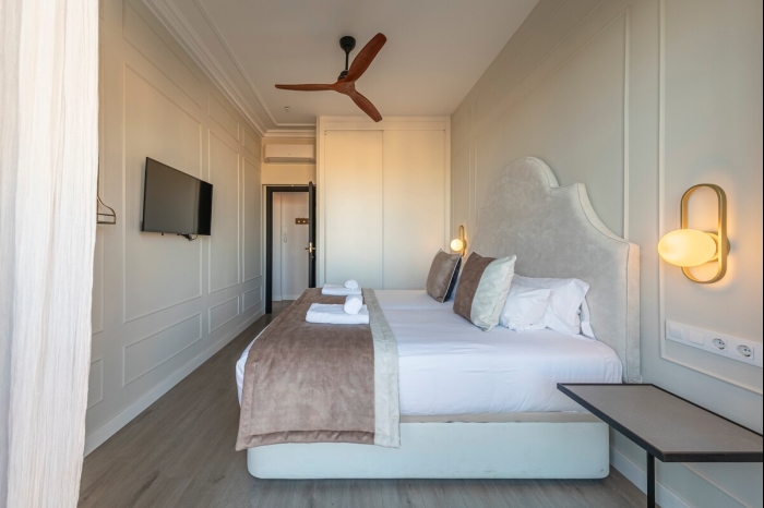 image ISG Apartments: Modern attic/pool at the Cathedral 15
