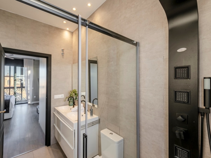 image ISG Apartments: Modern attic/pool at the Cathedral 17