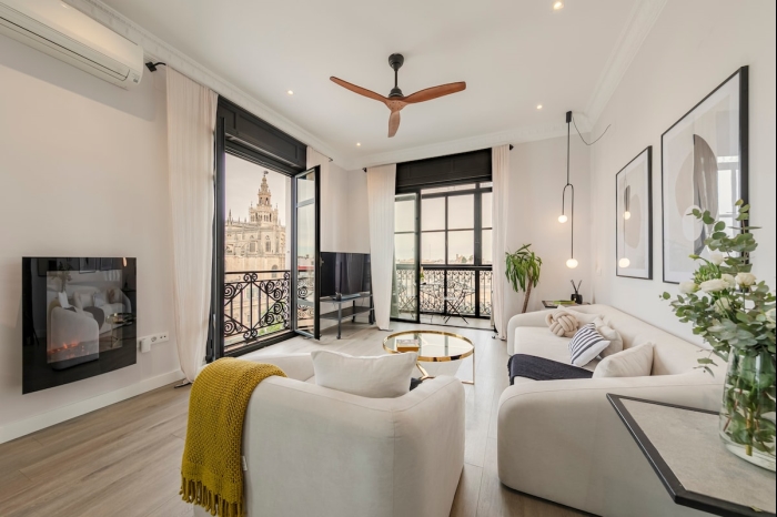 image ISG Apartments: Modern attic/pool at the Cathedral 1