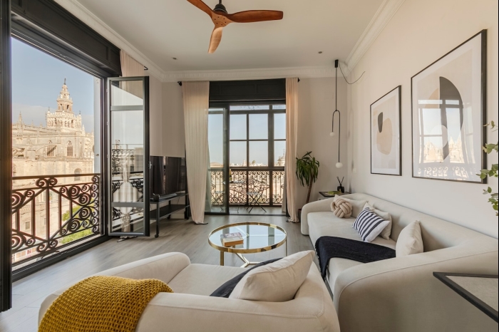 image ISG Apartments: Modern attic/pool at the Cathedral 24