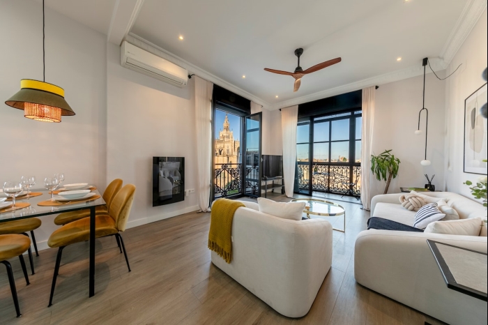 image ISG Apartments: Modern attic/pool at the Cathedral 25