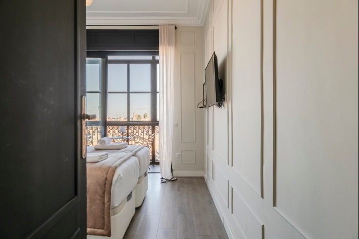 image ISG Apartments: Modern attic/pool at the Cathedral 30