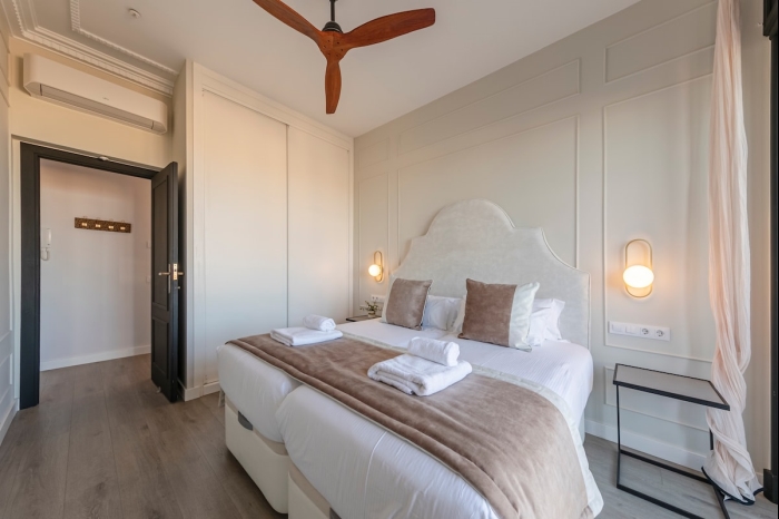 image ISG Apartments: Modern attic/pool at the Cathedral 33