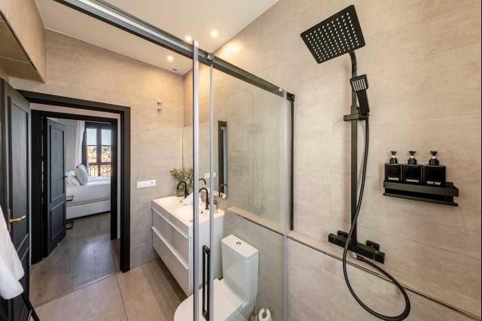 image ISG Apartments: Modern attic/pool at the Cathedral 38