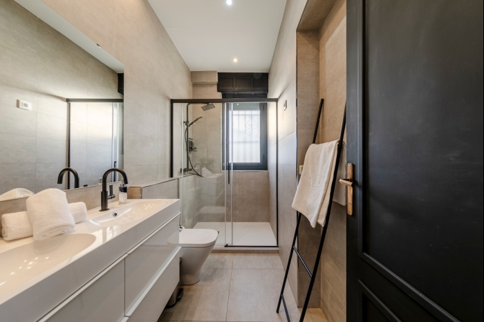 image ISG Apartments: Modern attic/pool at the Cathedral 39