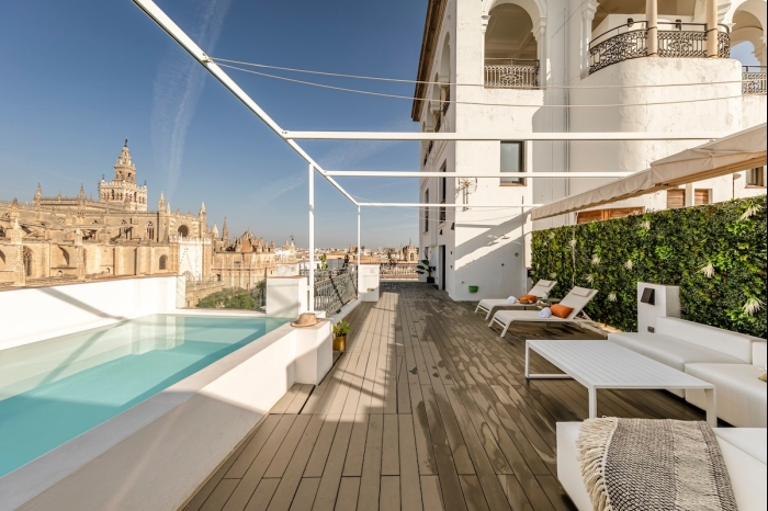 image ISG Apartments: Modern attic/pool at the Cathedral 4